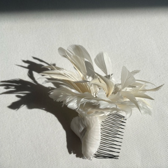 Ivory Feather Floral Hair Clip main image 6